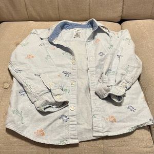 Like new boys size 5T long sleeve button up shirt by Carter’s